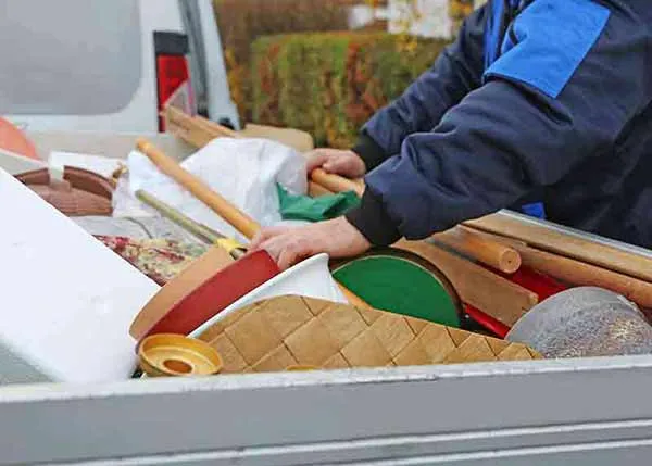 Grofvuil dat vrijkomt bij het uitruimen van je huis.